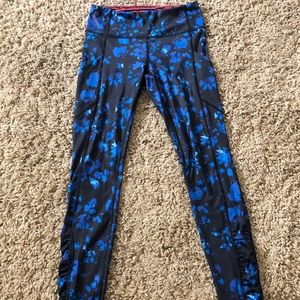 Lulu lemon leggings size 4. Pocket back and sides